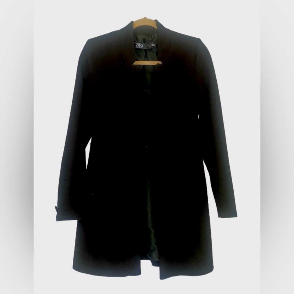 ZARA Black Blazer – Streamlined Sophistication – Size M